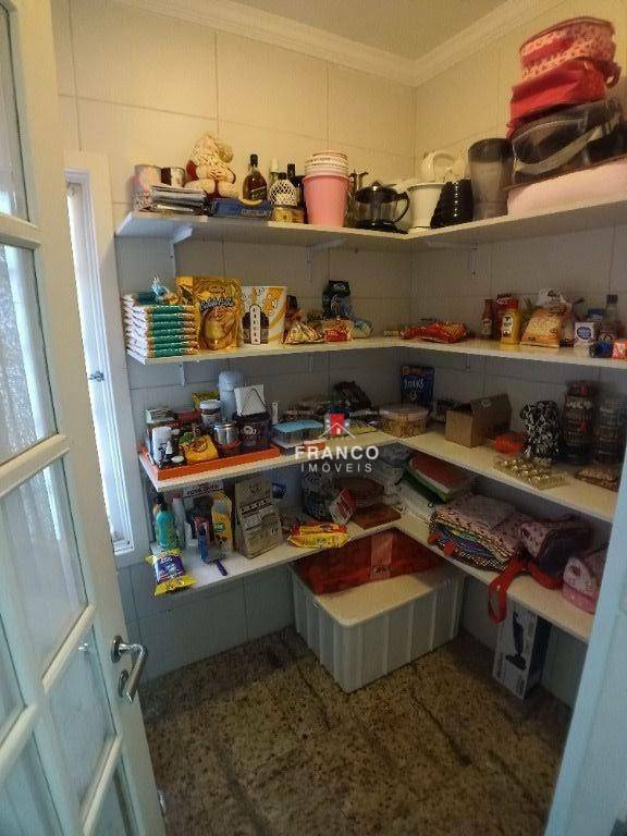 Casa de Condomínio à venda com 3 quartos, 220m² - Foto 18