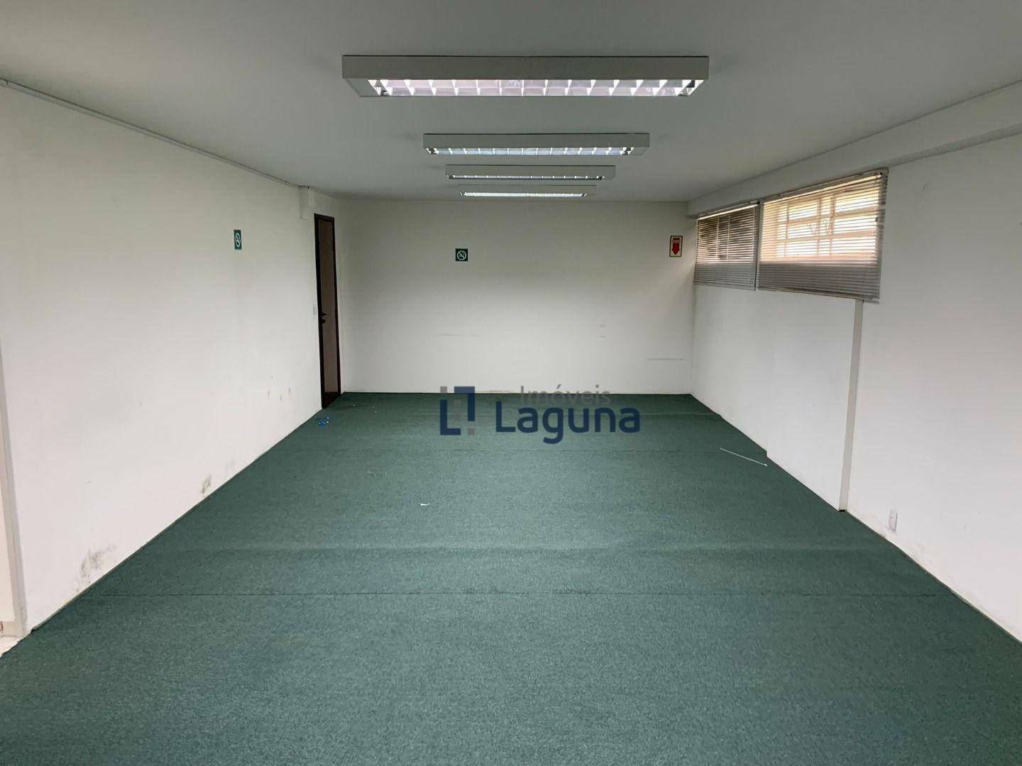 Casa para alugar com 3 quartos, 373m² - Foto 27