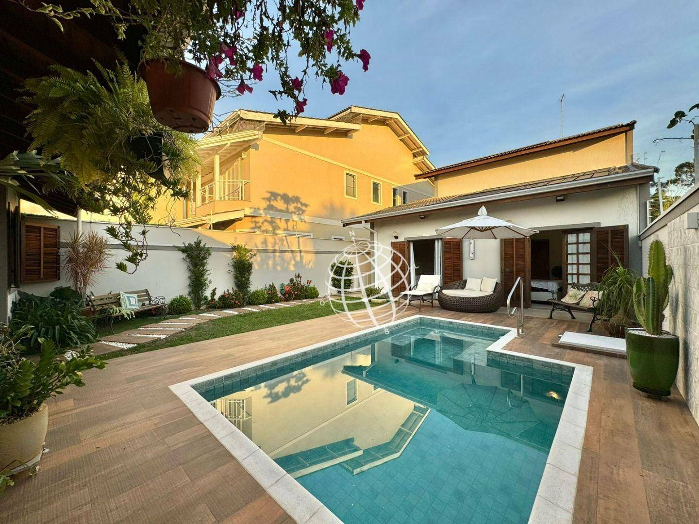 Casa à venda com 4 quartos, 246m² - Foto 2