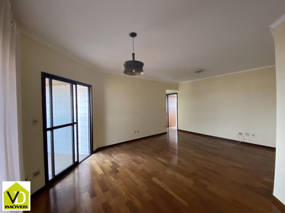 Apartamento à venda com 3 quartos, 180m² - Foto 2