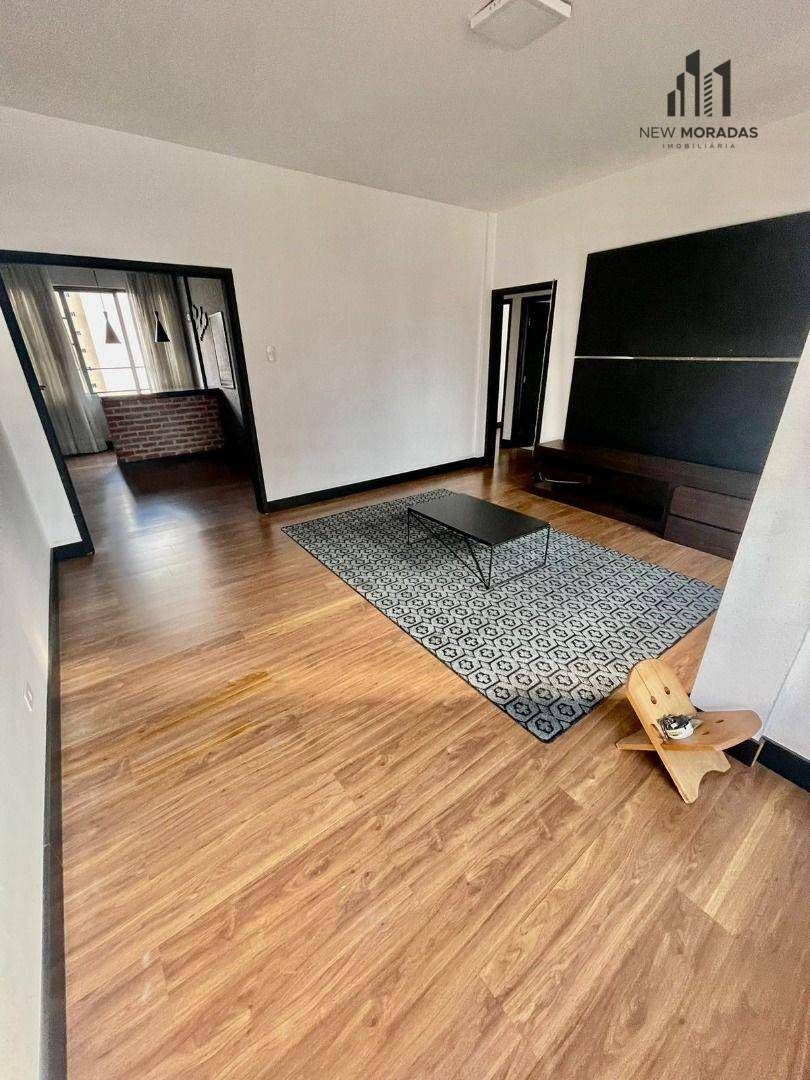 Apartamento à venda com 3 quartos, 157m² - Foto 2