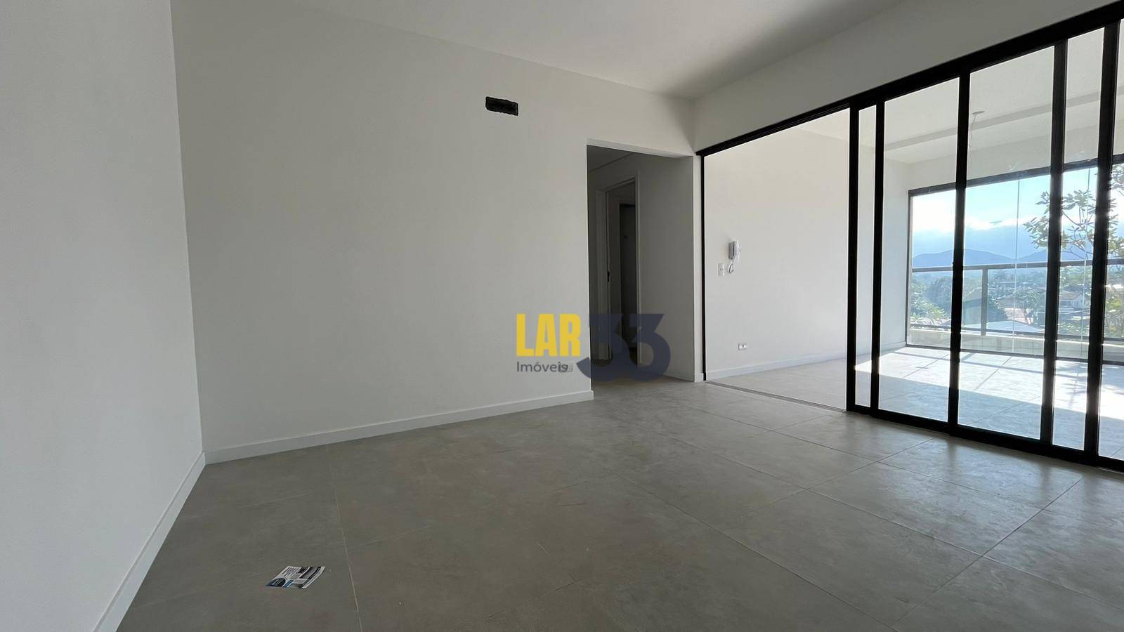 Apartamento à venda com 2 quartos, 77m² - Foto 4