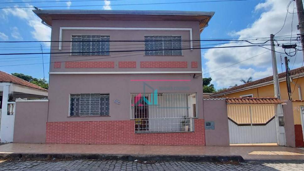 Sobrado à venda com 3 quartos, 252m² - Foto 1