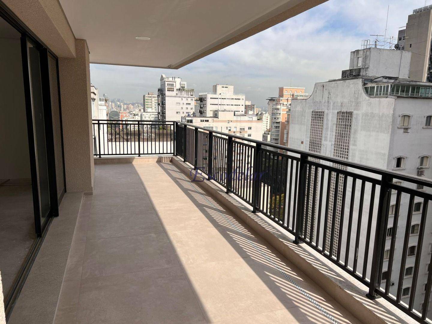 Apartamento à venda com 4 quartos, 226m² - Foto 1