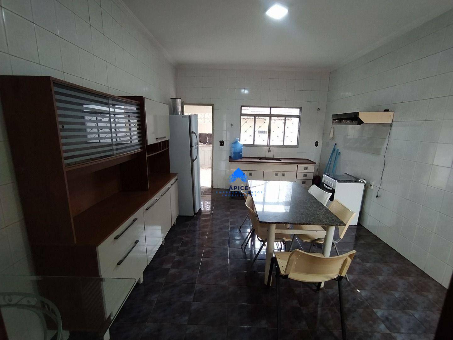 Casa para alugar com 3 quartos, 160m² - Foto 4