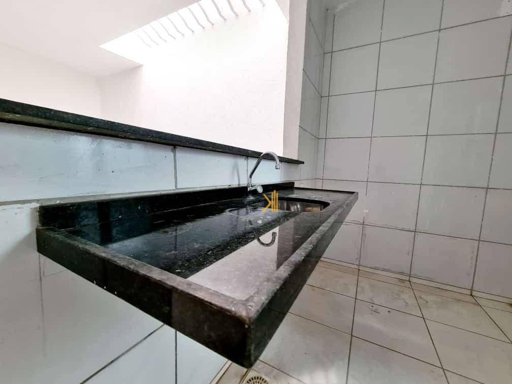 Casa à venda com 2 quartos, 80m² - Foto 5