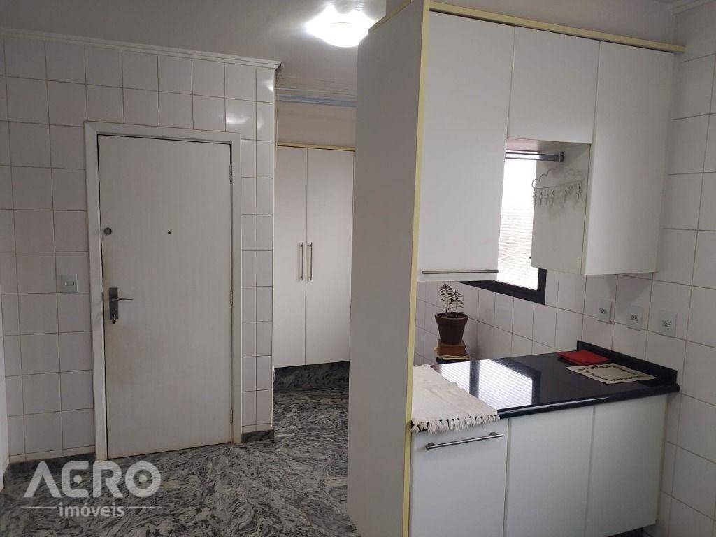 Apartamento à venda com 3 quartos, 240m² - Foto 12