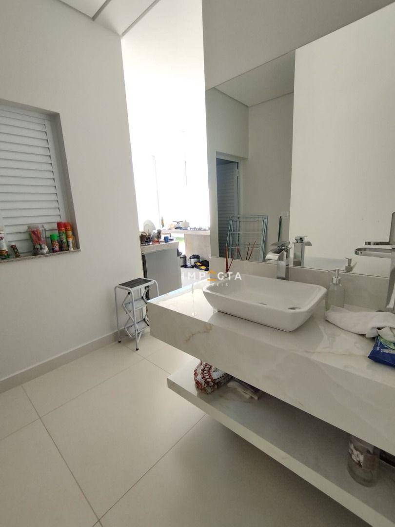 Casa à venda com 3 quartos, 239m² - Foto 14