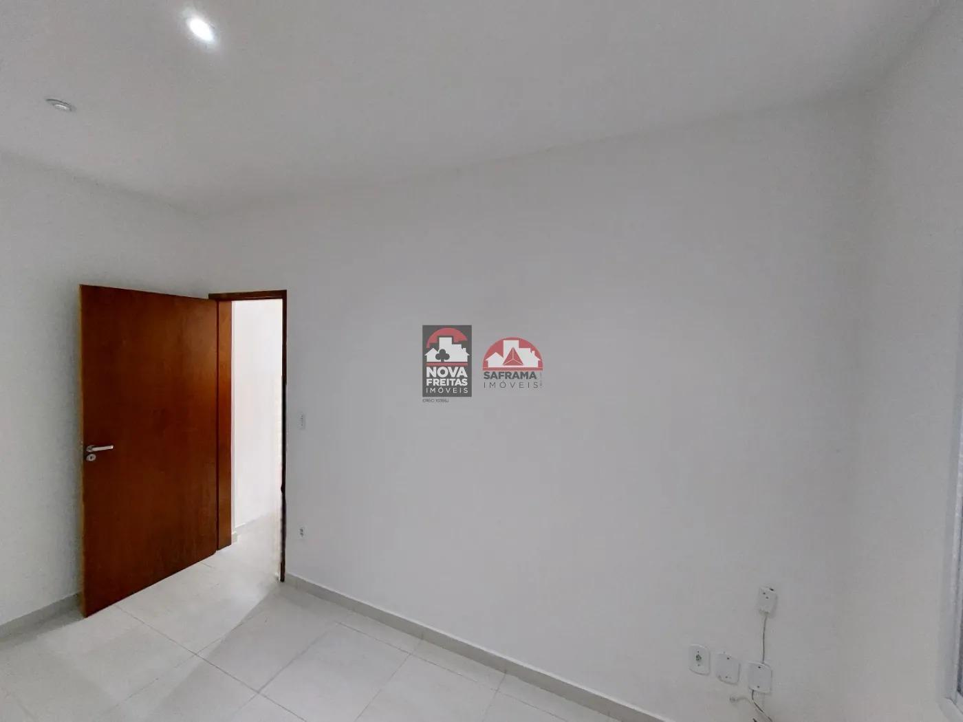 Casa à venda com 2 quartos, 60m² - Foto 7