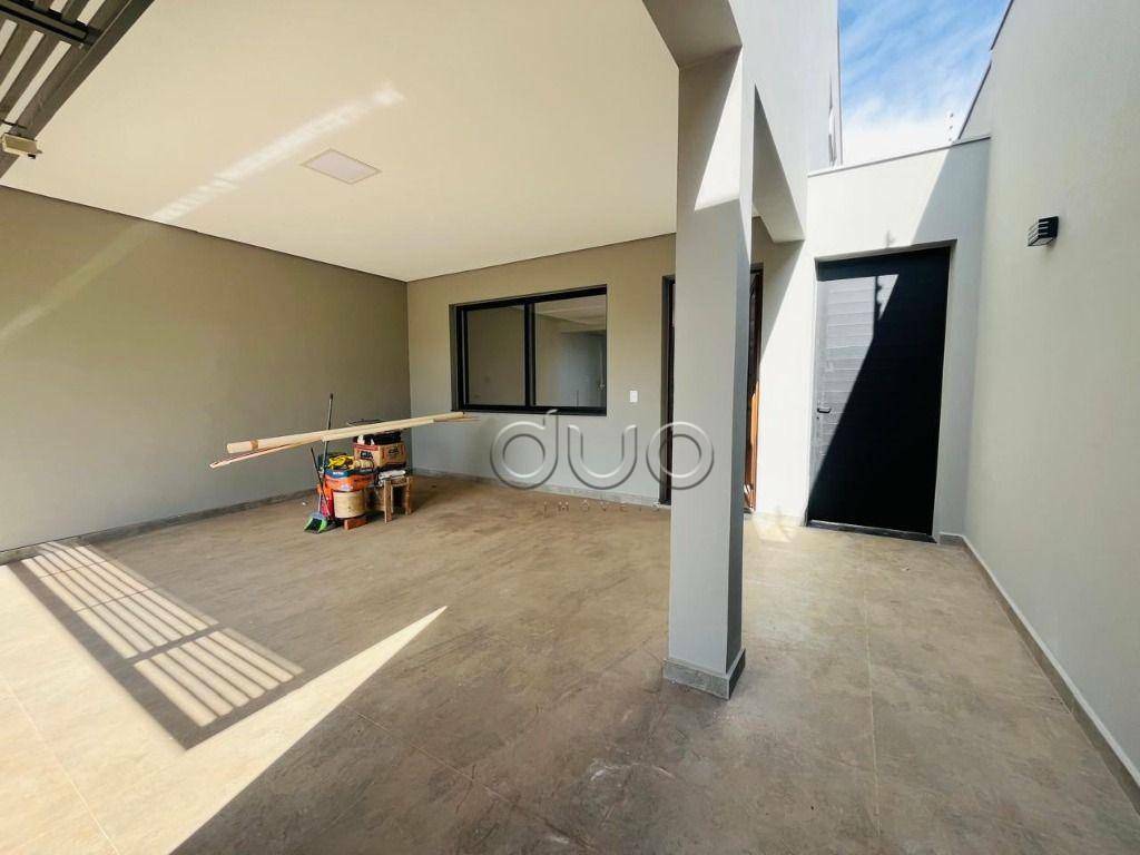 Casa à venda com 3 quartos, 235m² - Foto 2