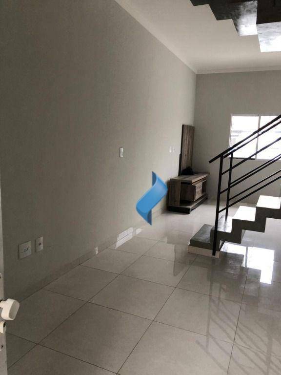 Casa à venda com 2 quartos, 80m² - Foto 2