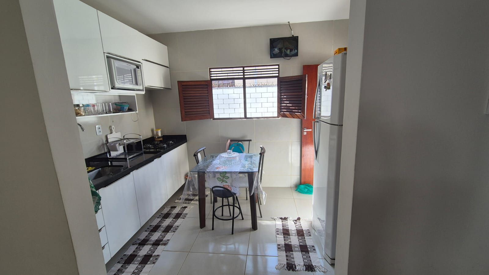 Casa à venda com 3 quartos, 105m² - Foto 2