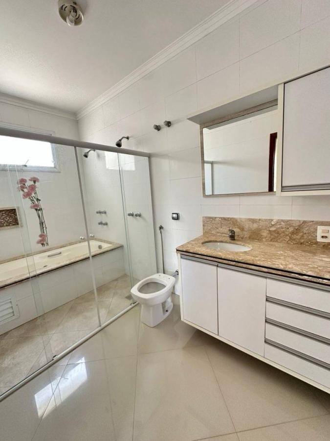 Casa de Condomínio para alugar com 3 quartos, 314m² - Foto 20