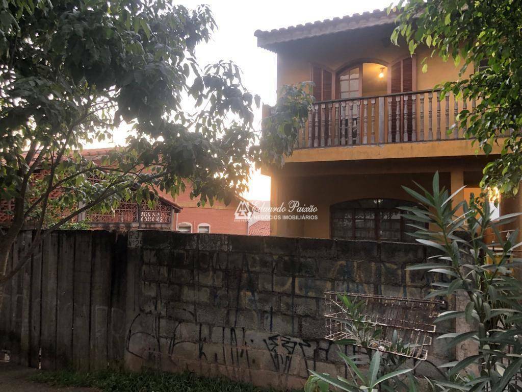 Sobrado à venda com 4 quartos, 308m² - Foto 1