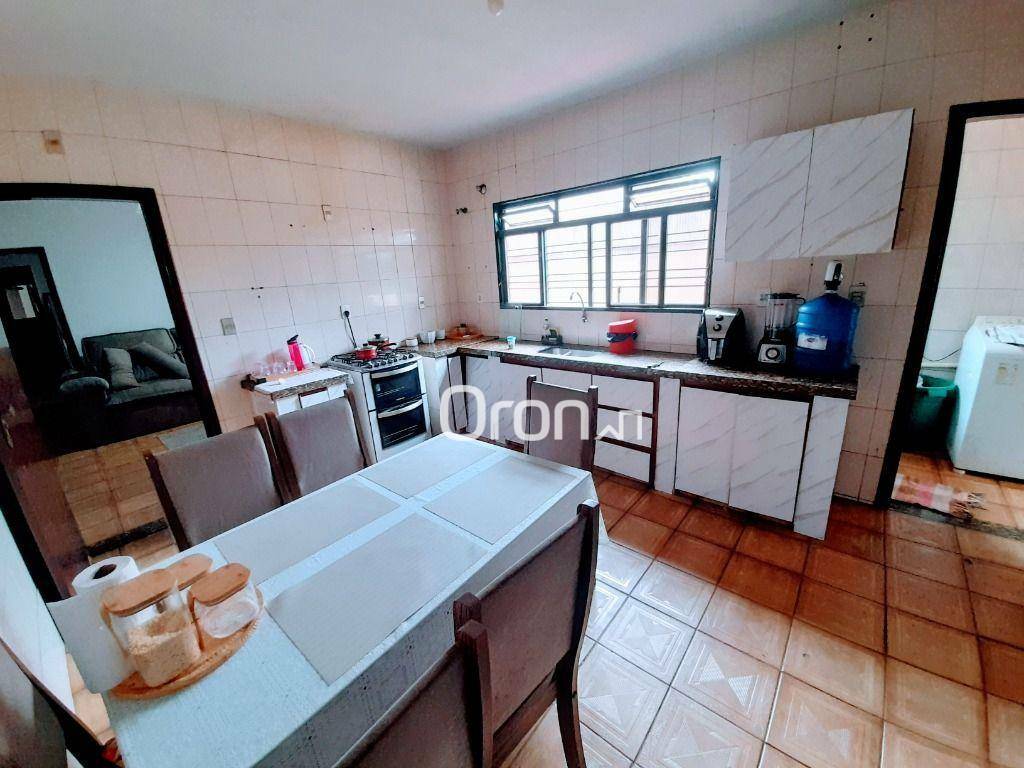 Casa à venda com 5 quartos, 320m² - Foto 4