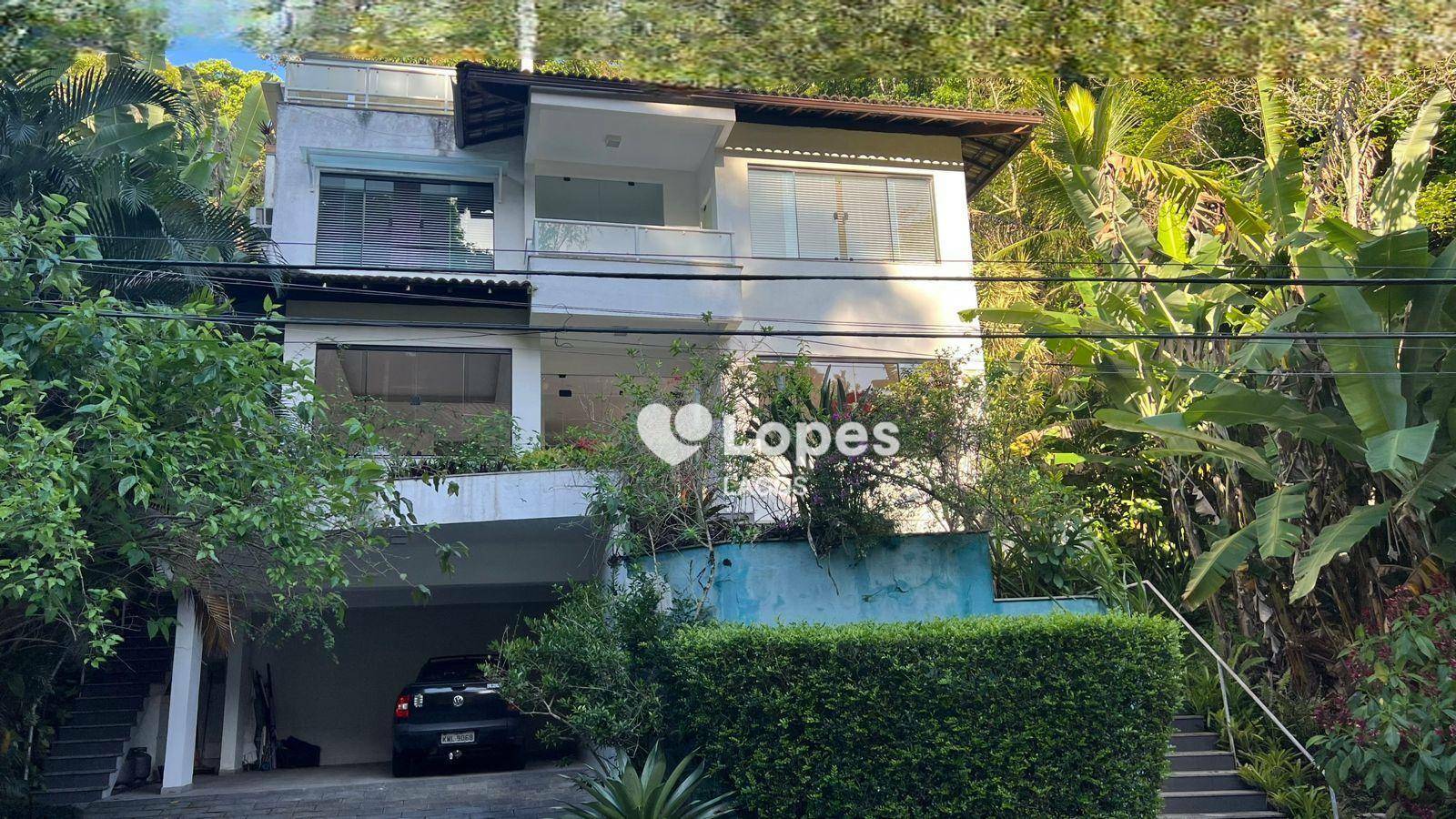 Casa de Condomínio à venda com 4 quartos, 235m² - Foto 2