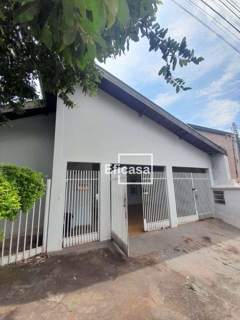 Casa à venda com 3 quartos, 180m² - Foto 1