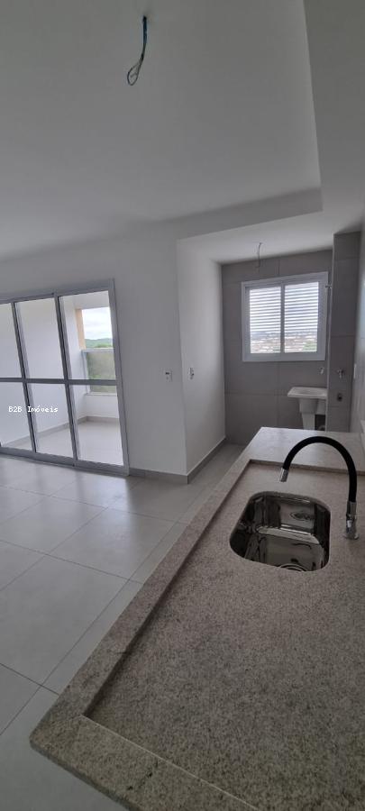 Apartamento à venda com 2 quartos, 65m² - Foto 3