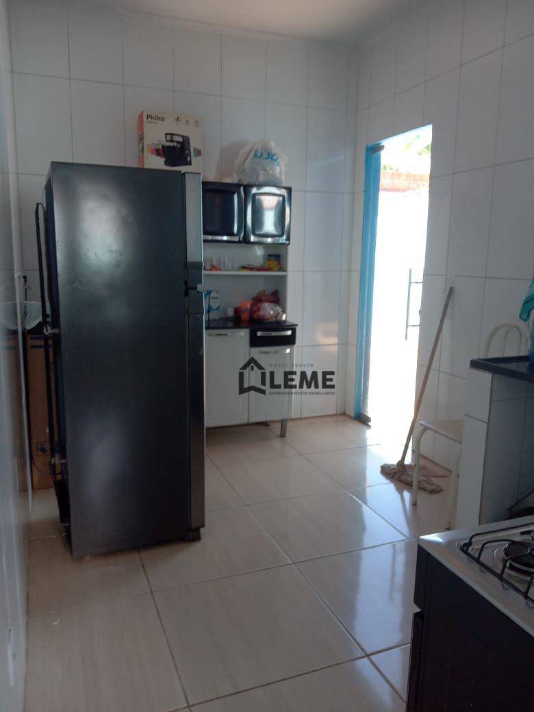 Casa à venda com 2 quartos, 69m² - Foto 5