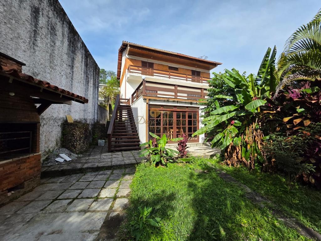 Casa de Condomínio para alugar com 4 quartos, 330m² - Foto 35