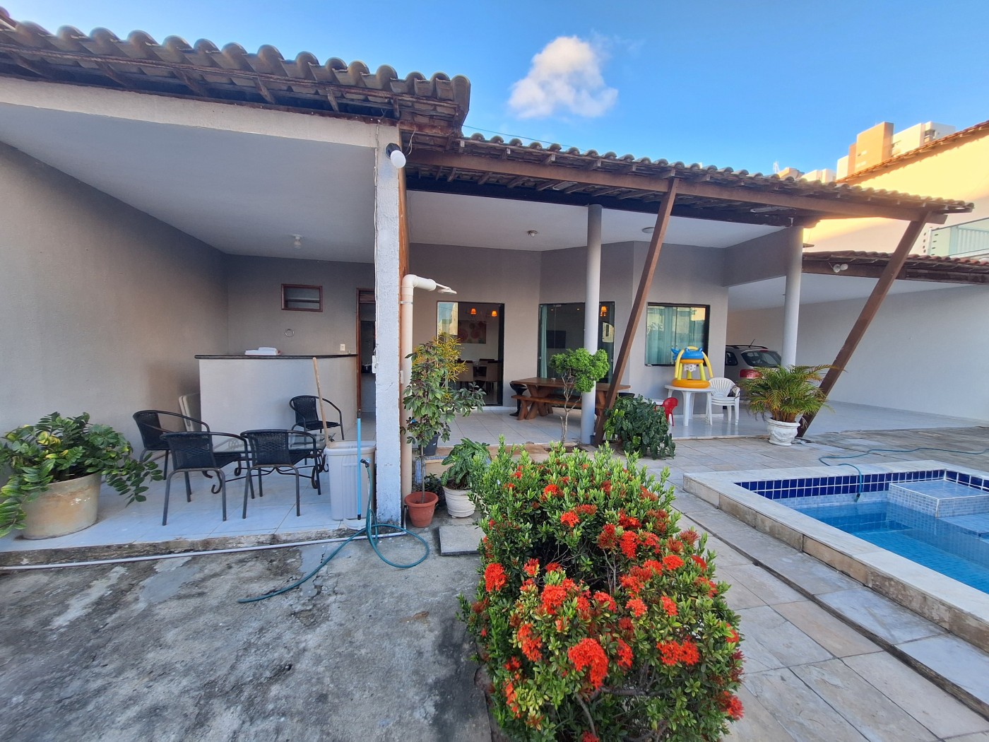 Casa à venda com 4 quartos, 450m² - Foto 1