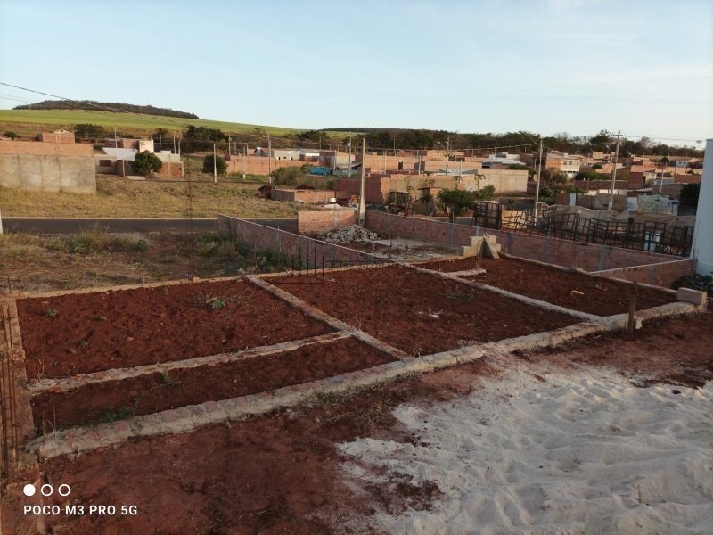 Terreno à venda, 200m² - Foto 1