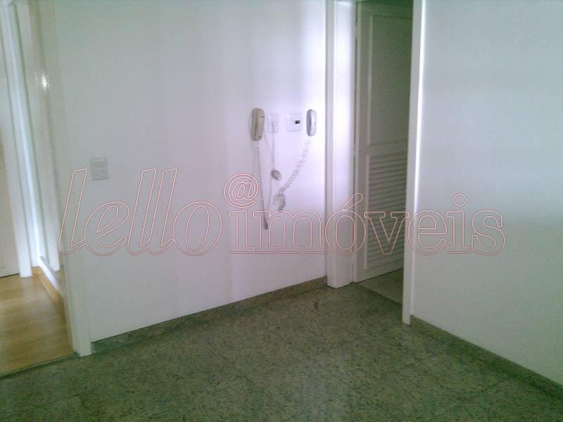 Apartamento para alugar com 4 quartos, 240m² - Foto 11