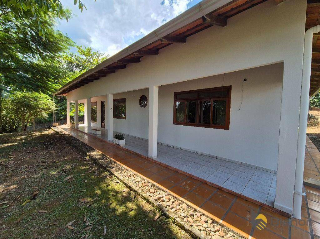 Casa para alugar com 3 quartos, 209m² - Foto 30