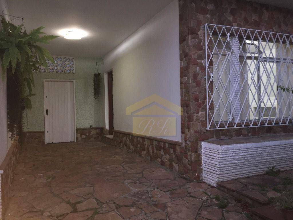 Casa para alugar com 3 quartos, 170m² - Foto 2