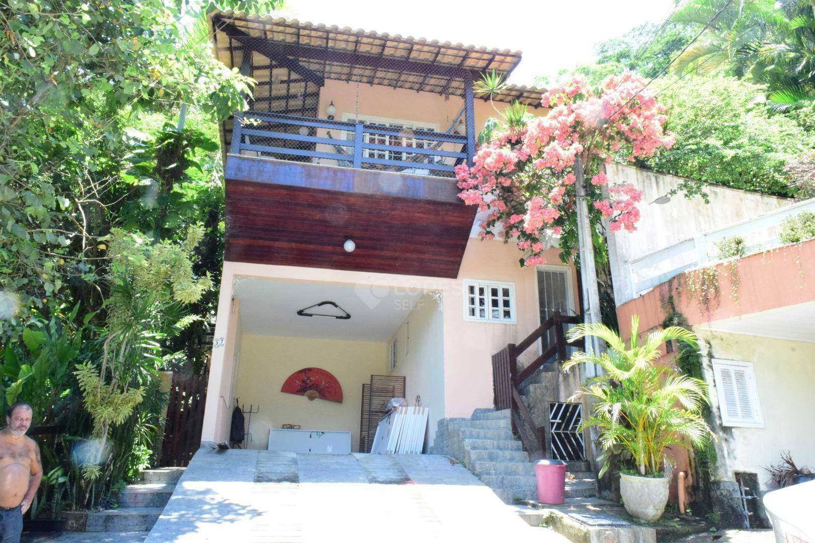 Casa de Condomínio à venda com 3 quartos, 350m² - Foto 2