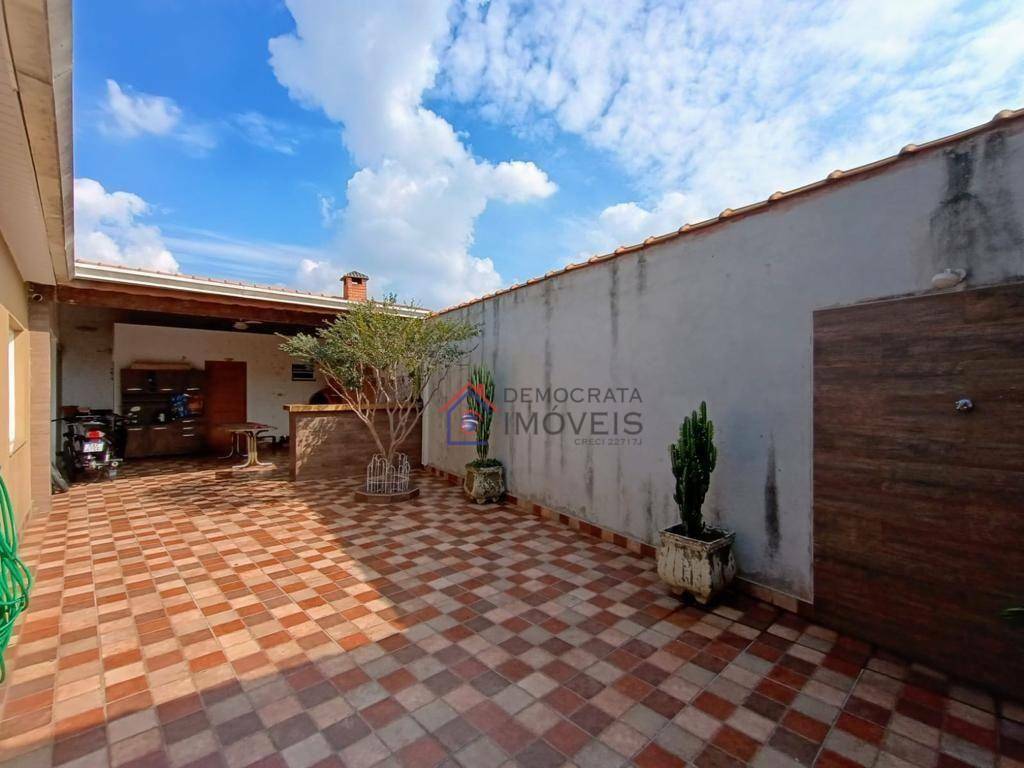 Casa à venda com 3 quartos, 240m² - Foto 16