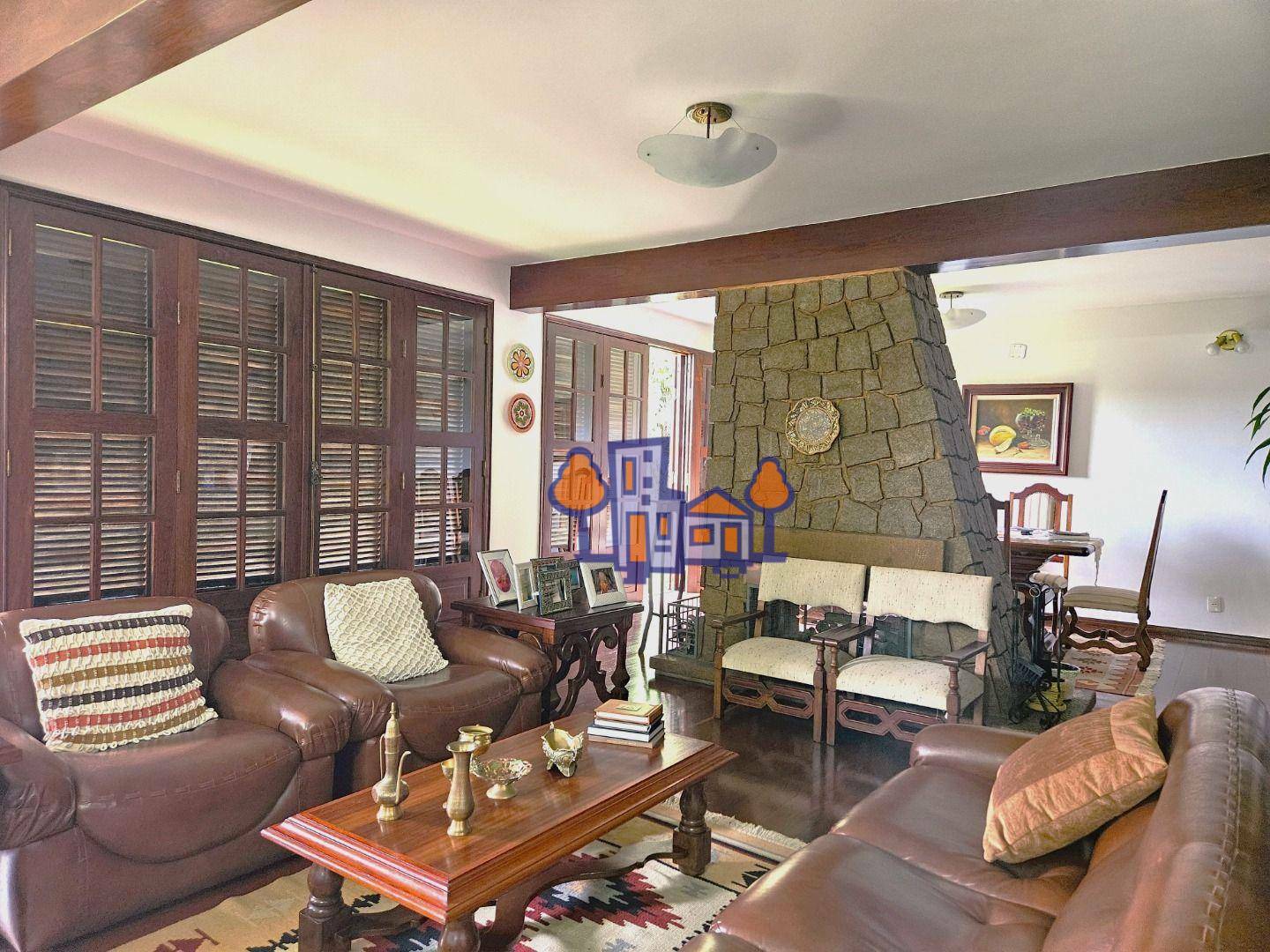 Casa à venda com 4 quartos, 300m² - Foto 4