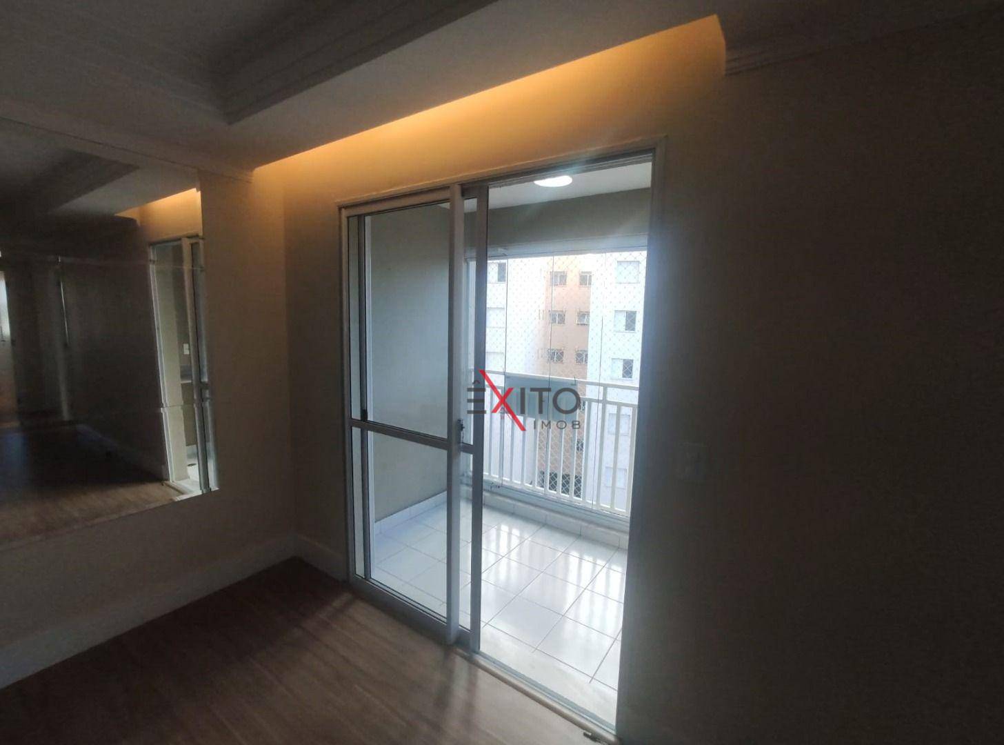 Apartamento à venda com 3 quartos, 75m² - Foto 2