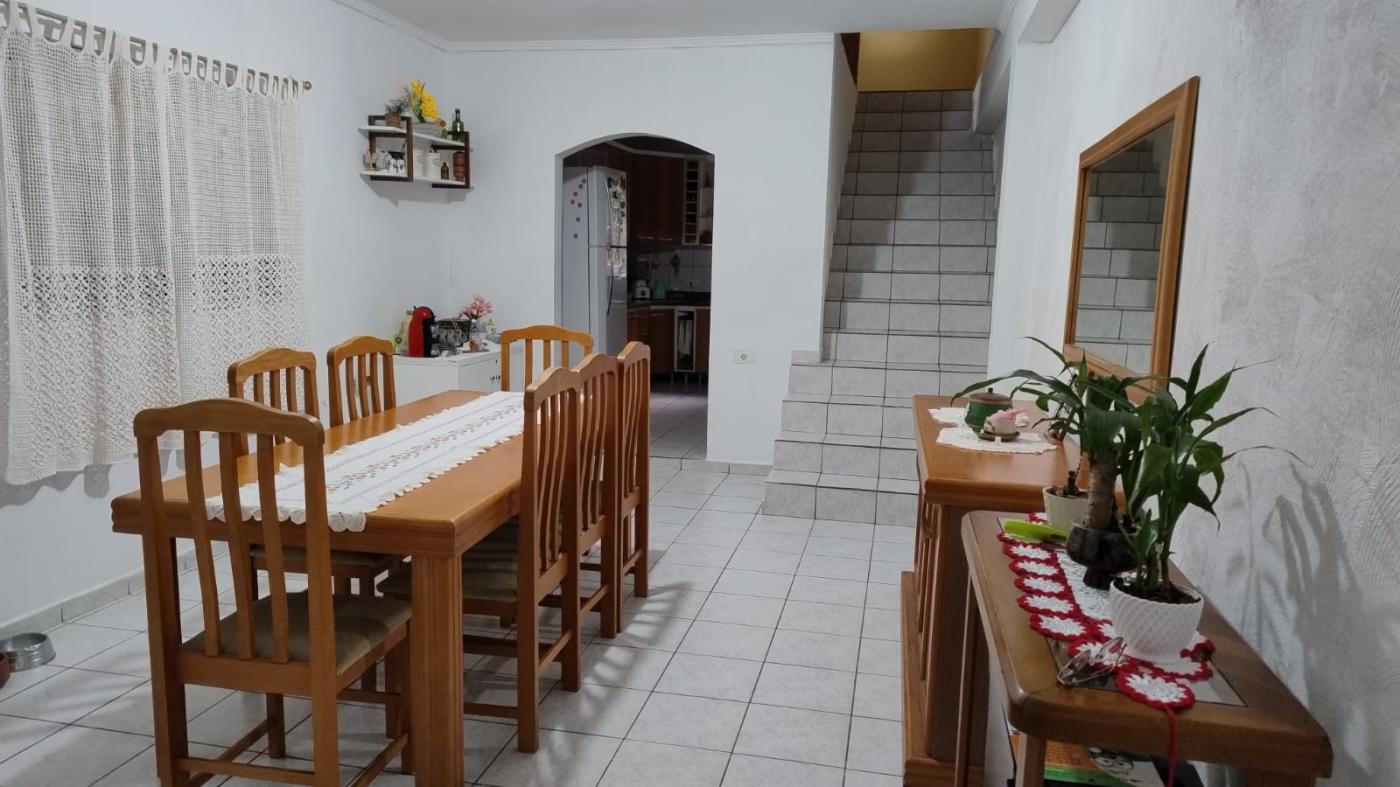 Casa à venda com 3 quartos, 200m² - Foto 1