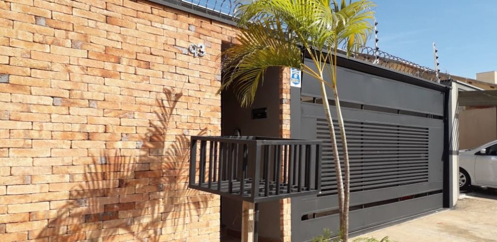 Casa de Condomínio à venda com 3 quartos, 160m² - Foto 1