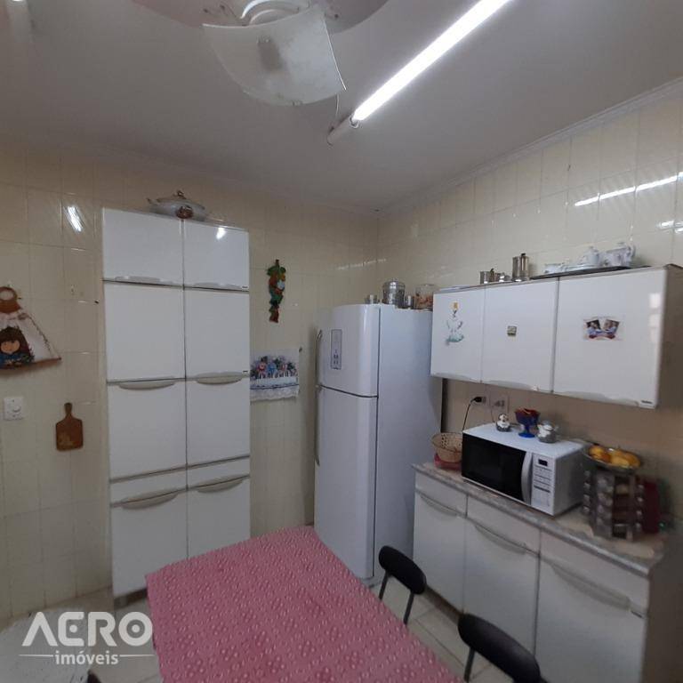 Casa à venda com 3 quartos, 186m² - Foto 7