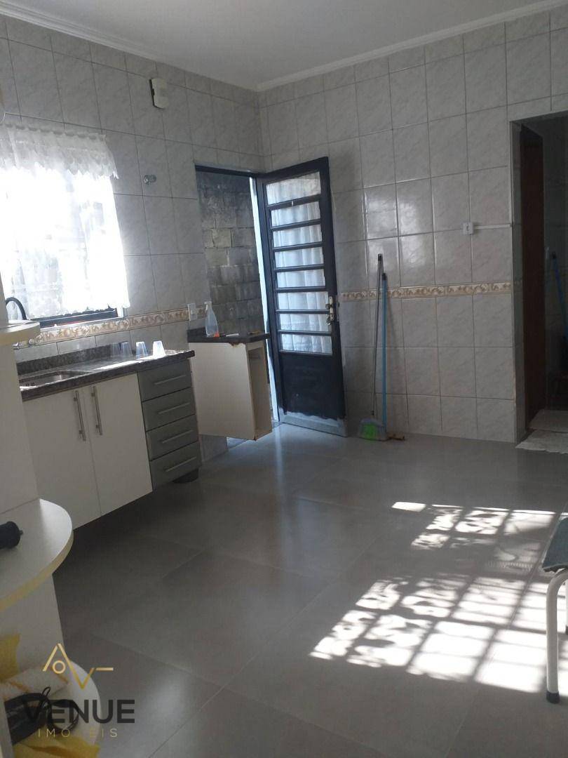 Casa à venda com 2 quartos, 90m² - Foto 12