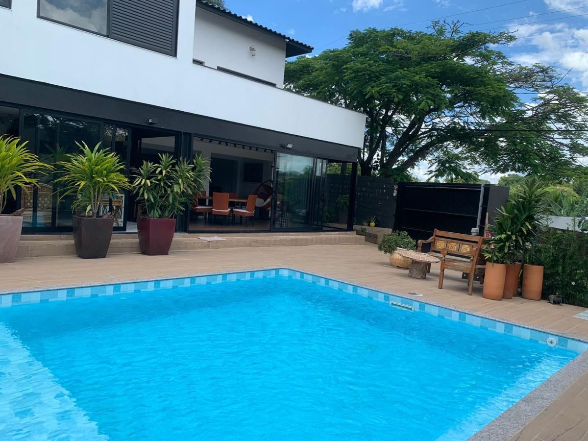 Casa de Condomínio à venda com 4 quartos, 559m² - Foto 1