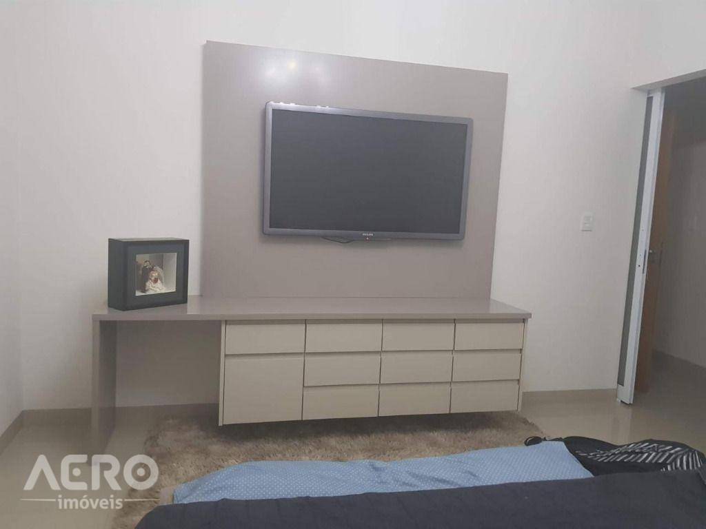 Casa à venda com 4 quartos, 290m² - Foto 7