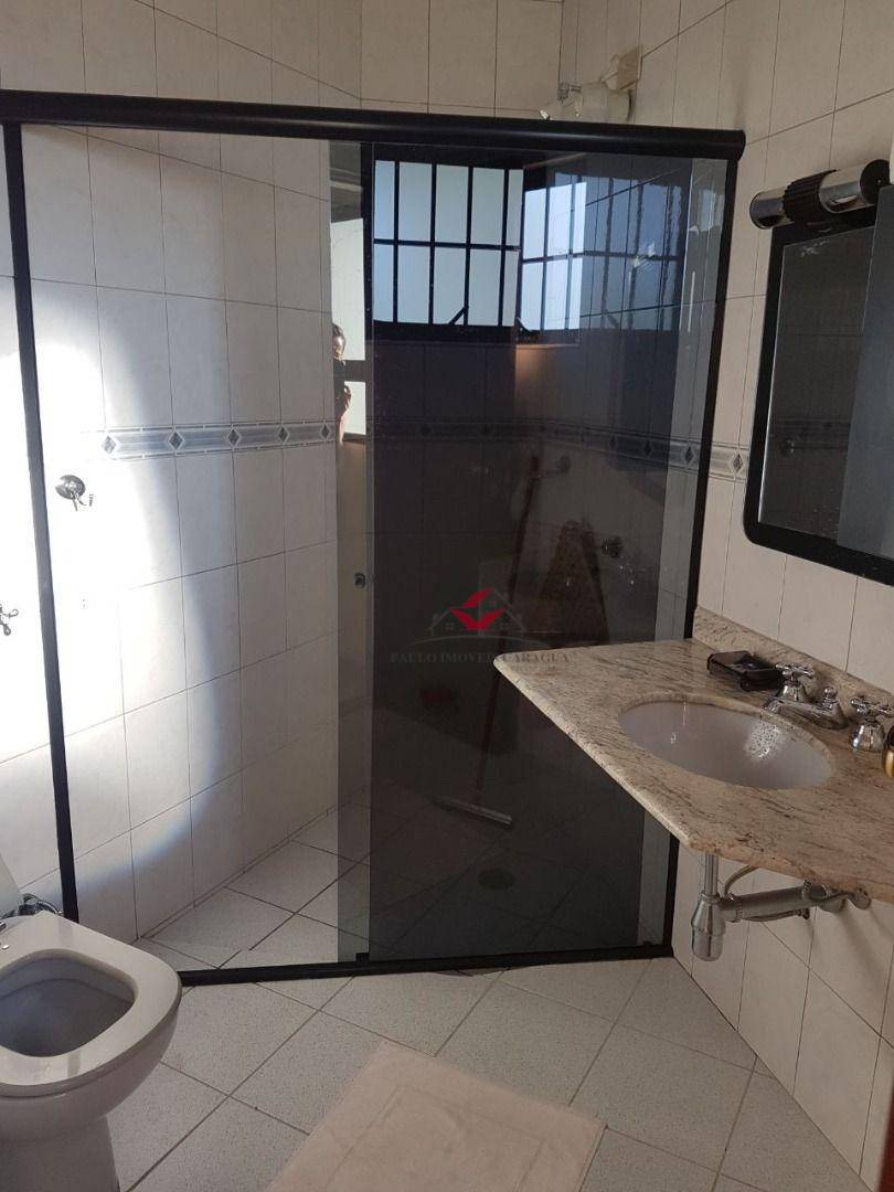 Casa de Condomínio à venda com 5 quartos, 234m² - Foto 17