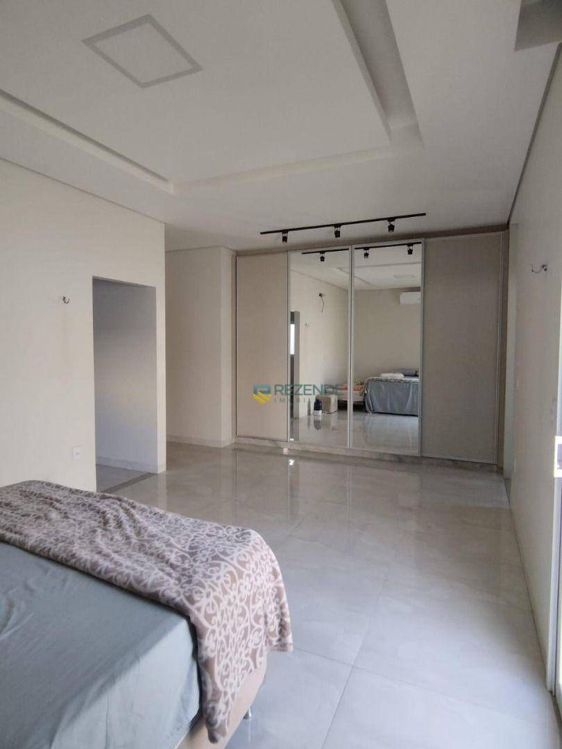 Casa à venda com 3 quartos, 218m² - Foto 2