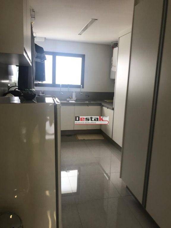 Apartamento à venda com 3 quartos, 228m² - Foto 16