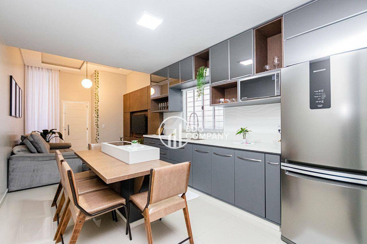 Casa à venda com 2 quartos, 90m² - Foto 2