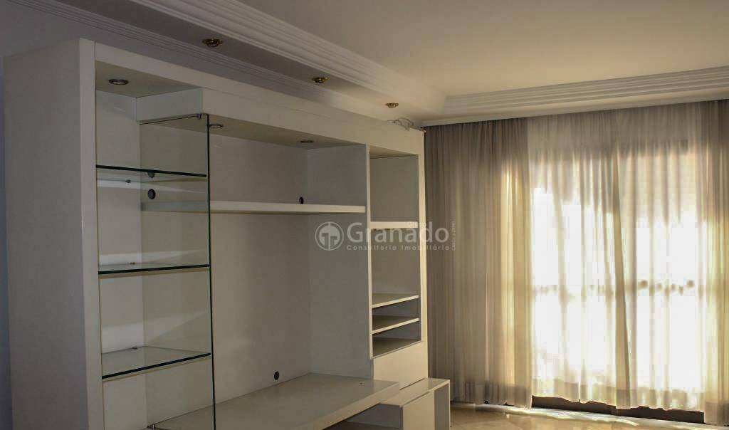 Apartamento à venda com 3 quartos, 226m² - Foto 4