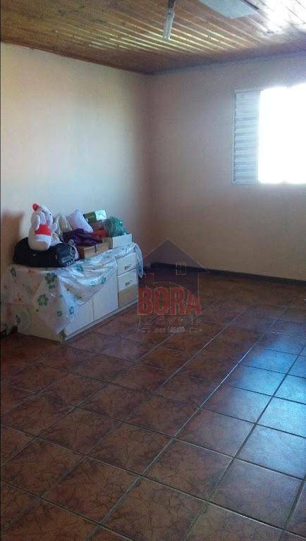 Casa à venda com 2 quartos, 200m² - Foto 2