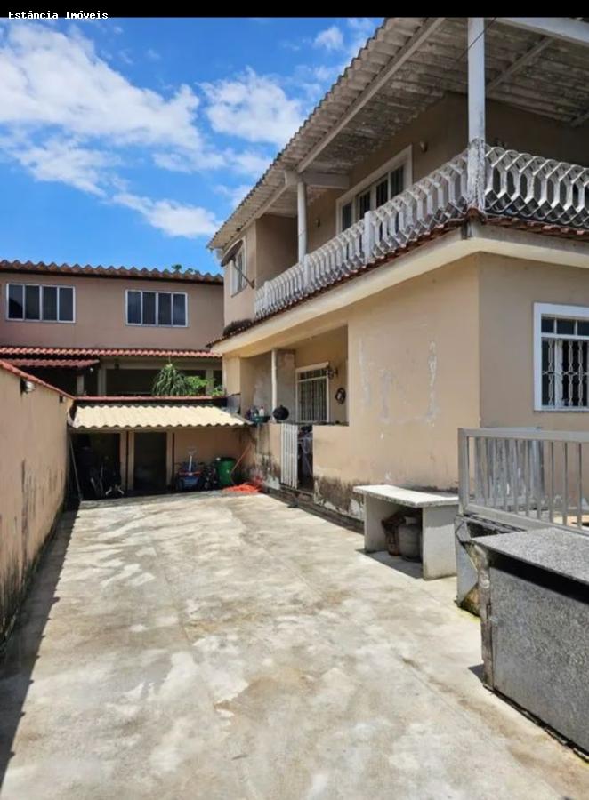 Casa à venda com 3 quartos, 200m² - Foto 1