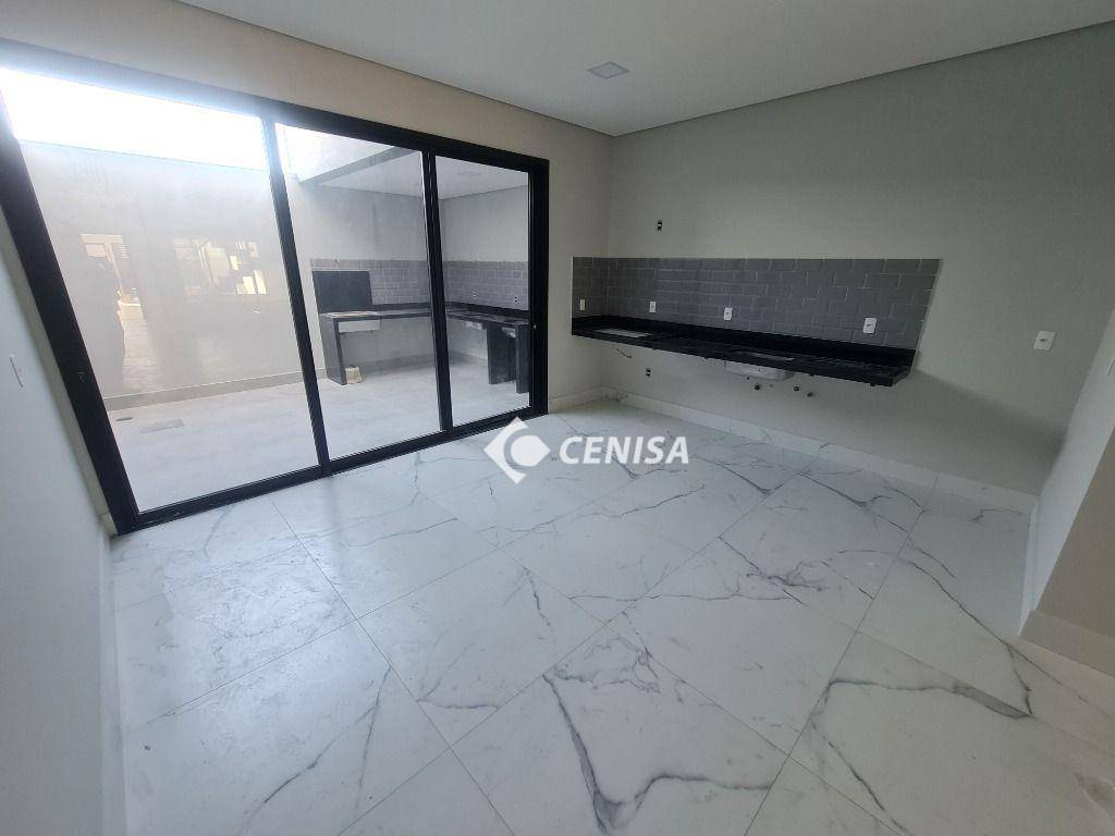 Casa à venda com 3 quartos, 206m² - Foto 9