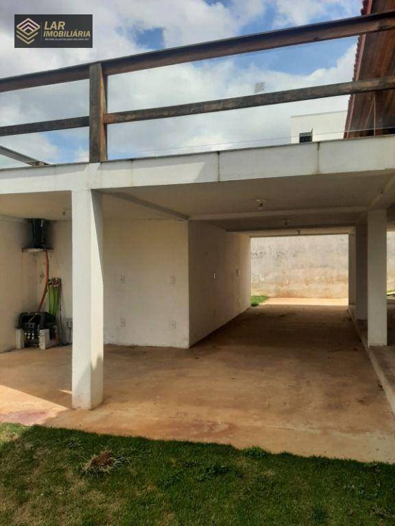 Casa de Condomínio para alugar com 4 quartos, 400m² - Foto 47