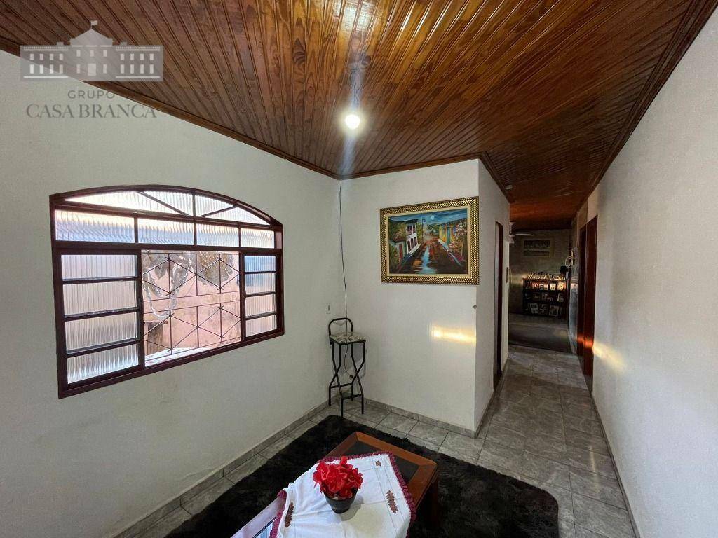 Casa à venda com 3 quartos, 132m² - Foto 1