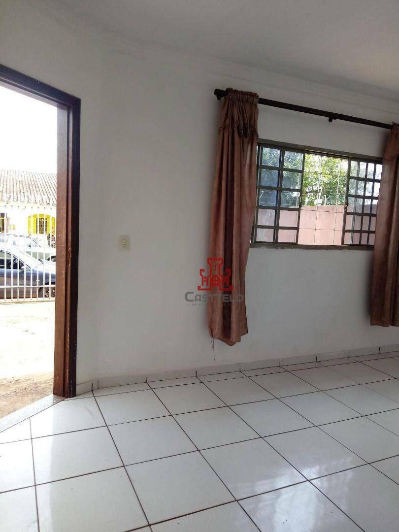 Casa à venda com 3 quartos, 70m² - Foto 1